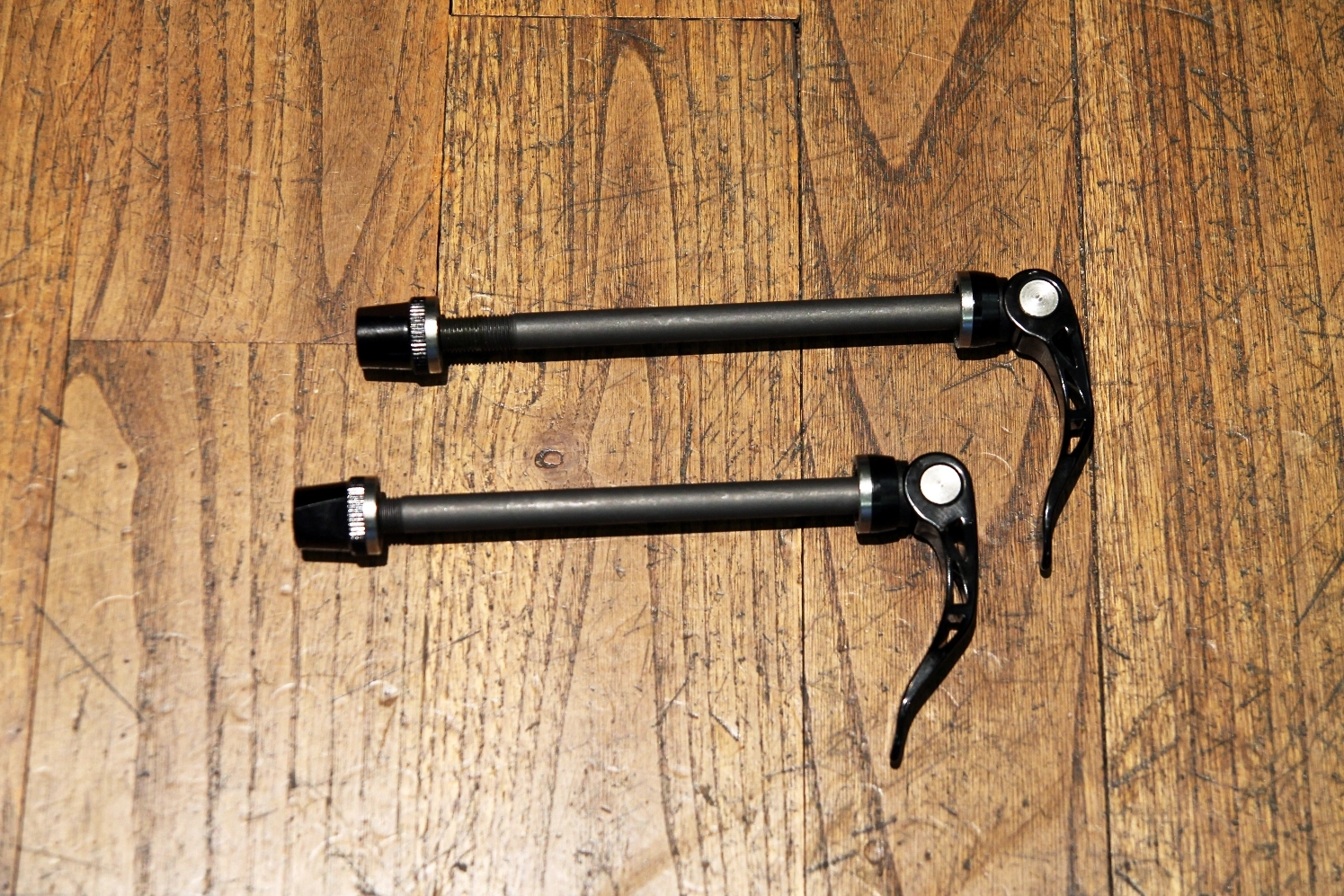 Larry Vs Harry Larry Vs. Harry Schnellspanner - Steckachse Für Bullitt 4 Larry Vs Harry Larry Vs. Harry Schnellspanner - Steckachse Für Bullitt – Bild 2