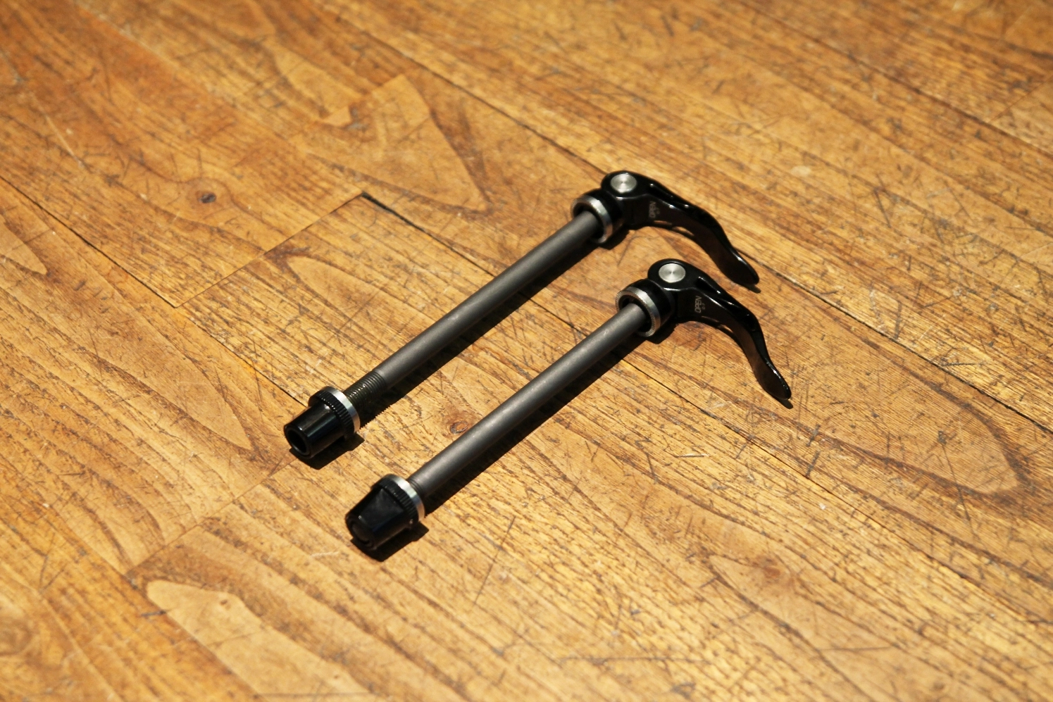 Larry Vs Harry Larry Vs. Harry Schnellspanner - Steckachse Für Bullitt 5 Larry Vs Harry Larry Vs. Harry Schnellspanner - Steckachse Für Bullitt – Bild 3