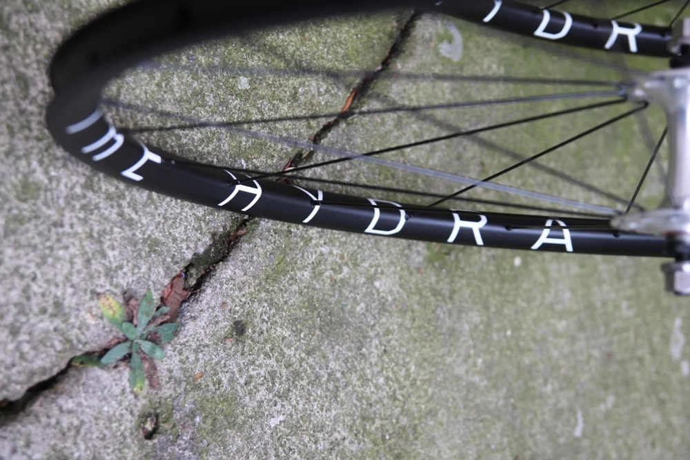 H+Son THE HYDRA X SwiftArt. Boost Track Laufradsatz 32 Loch 7 H+Son THE HYDRA X SwiftArt. Boost Track Laufradsatz 32 Loch – Bild 5