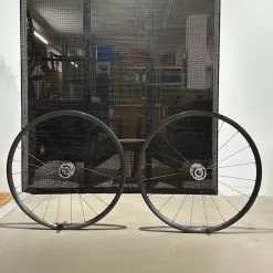 H+Son Archetype X DT-Swiss 370 Track Naben Laufradsatz - Anodized Grey 20/24Loch