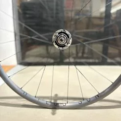 H+Son Archetype X DT-Swiss 370 Track Naben Laufradsatz - Anodized Grey 20/24Loch -Ridea Verkäufe H Son Arche DT370 LRS Grey 2