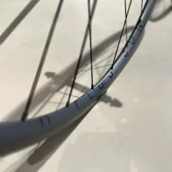 H+Son Archetype X DT-Swiss 370 Track Naben Laufradsatz - Anodized Grey 20/24Loch -Ridea Verkäufe H Son Arche DT370 LRS Grey 5