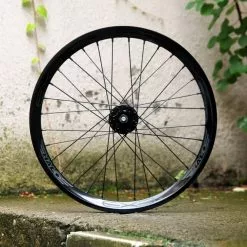 Halo EX-3 20" Vorderrad Mit Shutter Precision Nabendynamo SD-8 Disc / Schwarz