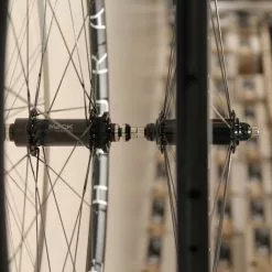H+Son THE HYDRA X MACK HUBS Low Flange Track Laufradsatz -Ridea Verkäufe Hydra Mack Wing LRS 12