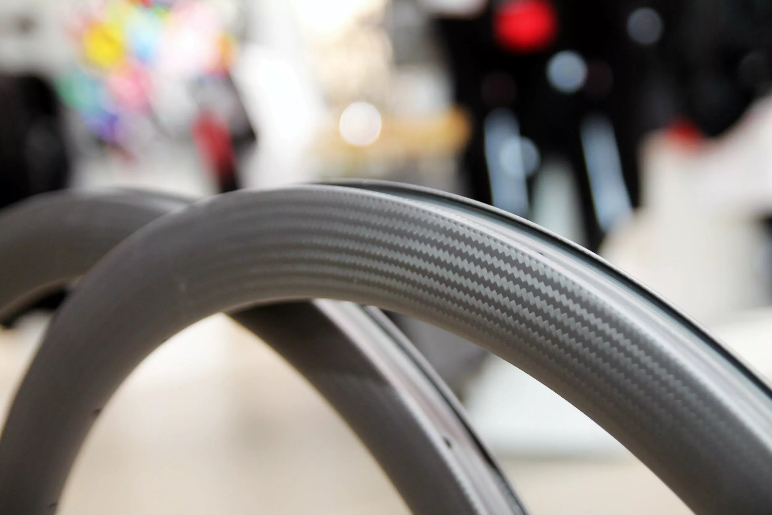 SMParts. Force 45, T700 Clincher TLR Carbon Felge 3K Twill Weave, 700c 28" 3 SMParts. Force 45, T700 Clincher TLR Carbon Felge 3K Twill Weave, 700c 28"