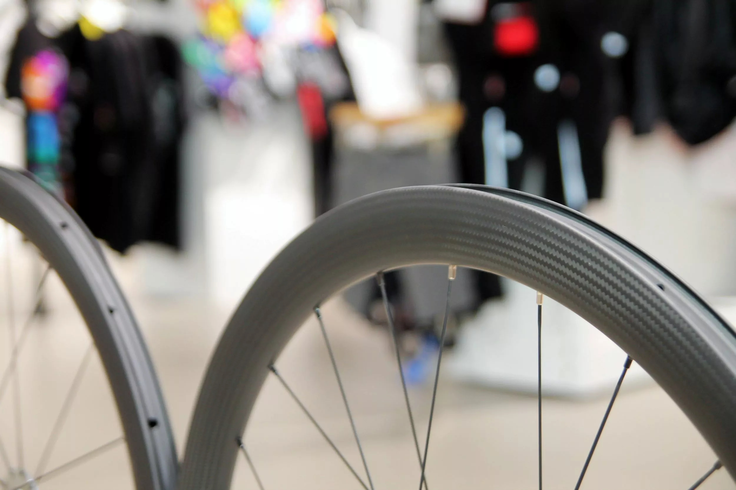 SMParts. Force 45, T700 Clincher TLR Carbon Felge 3K Twill Weave, 700c 28" 7 SMParts. Force 45, T700 Clincher TLR Carbon Felge 3K Twill Weave, 700c 28" – Bild 5