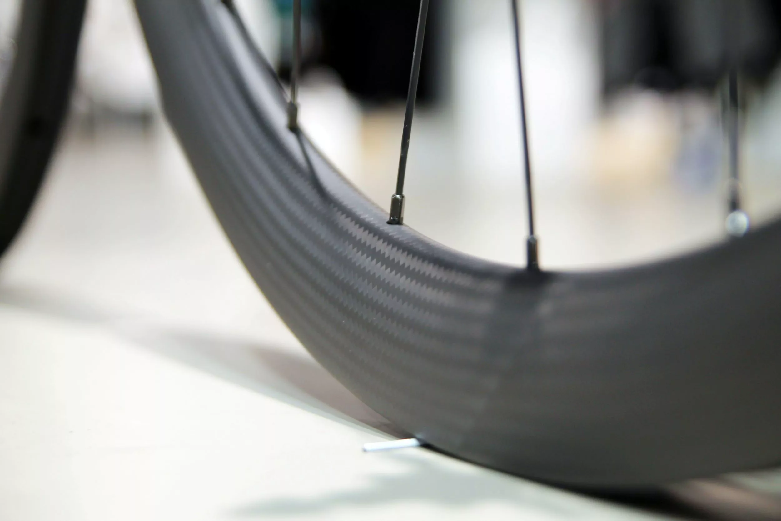 SMParts. Force 45, T700 Clincher TLR Carbon Felge 3K Twill Weave, 700c 28" 8 SMParts. Force 45, T700 Clincher TLR Carbon Felge 3K Twill Weave, 700c 28" – Bild 6