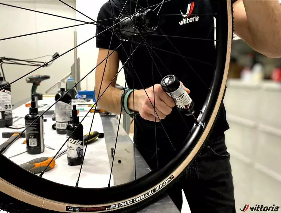 Vittoria Universal Tubeless Tire Sealant, 80ml - Dichtmilch 4 Vittoria Universal Tubeless Tire Sealant, 80ml - Dichtmilch – Bild 2