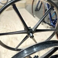 Kvirder Biturbo Carbon Bullitt 6-Speichen Laufräder Für Lastenrad 20" // 26" 17 Kvirder Biturbo Carbon Bullitt 6-Speichen Laufräder Für Lastenrad 20" // 26" -Ridea Verkäufe kvirder biturbo cargo bullitt carbonlaufradsatz 7