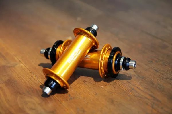 MACK HUBS Superlight Track Vorderrad Nabe Niederflansch - Farbig 9 MACK HUBS Superlight Track Vorderrad Nabe Niederflansch - Farbig – Bild 7
