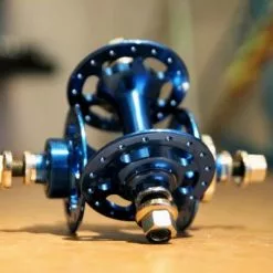 SMParts. SM-Parts Track Hochflansch Vorderradnabe 31 SMParts. SM-Parts Track Hochflansch Vorderradnabe -Ridea Verkäufe smp track hub blue 2