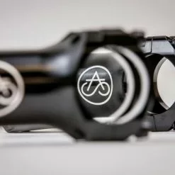 SwiftArt. Bolt CNC Vorbau 31.8mm -Ridea Verkäufe swiftart.bolt vorbau detail black 2