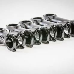 SwiftArt. Bolt CNC Vorbau 31.8mm -Ridea Verkäufe swiftart.bolt vorbau detail black all 1