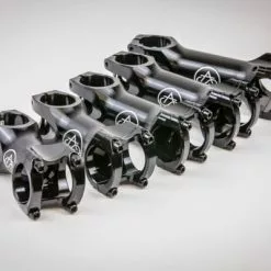 SwiftArt. Bolt CNC Vorbau 31.8mm -Ridea Verkäufe swiftart.bolt vorbau detail black all 3